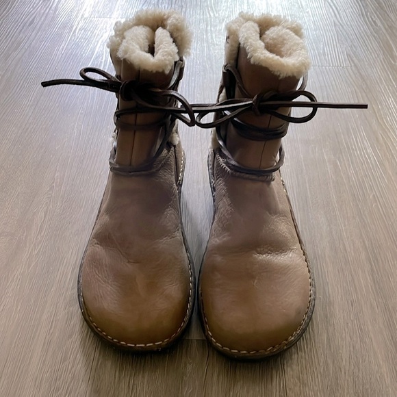 UGG 'Caspia' Winter Boots Women's size 8 Bohemian Leather Comfortable Outdoor - Picture 2 of 13